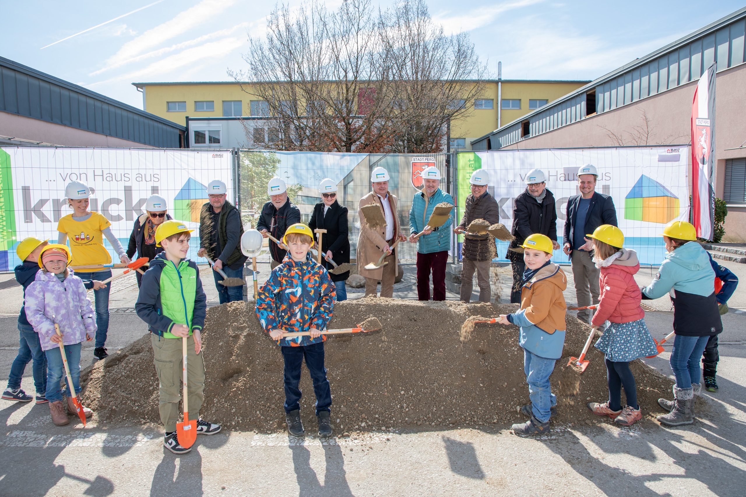 Spatenstich für den Ausbau der Volksschule Perg